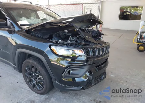 2024 Jeep Compass Latitude 4X4 из США, поврежденный, VIN 3C4NJDBN0RT130928